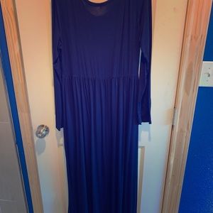 Maxi dress with sleeves